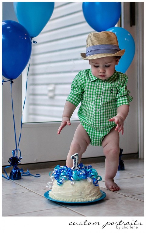 pittsburgh baby photographer first birthday cake smash session hopewell township boy first birthday 1st bday balloons cake gingham green blue (16)