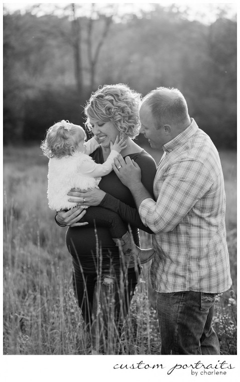 pittsburgh family photographer maternity photos family maternity session poses pose ideas sewickley family photography maternity photos with toddler custom portraits by charlene (16)