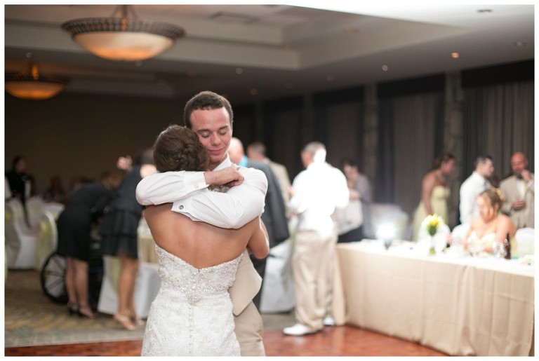 Pittsburgh Wedding Photographer - Doubletree Wedding Moon Township - Spring wedding in Pittsburgh (51)